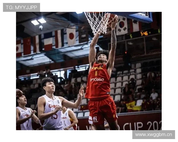 男篮首节九次犯规四人两犯压顶